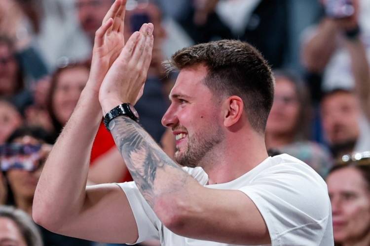 瘦了!东契奇现场观战老东家皇马 下赛季重回巅峰?