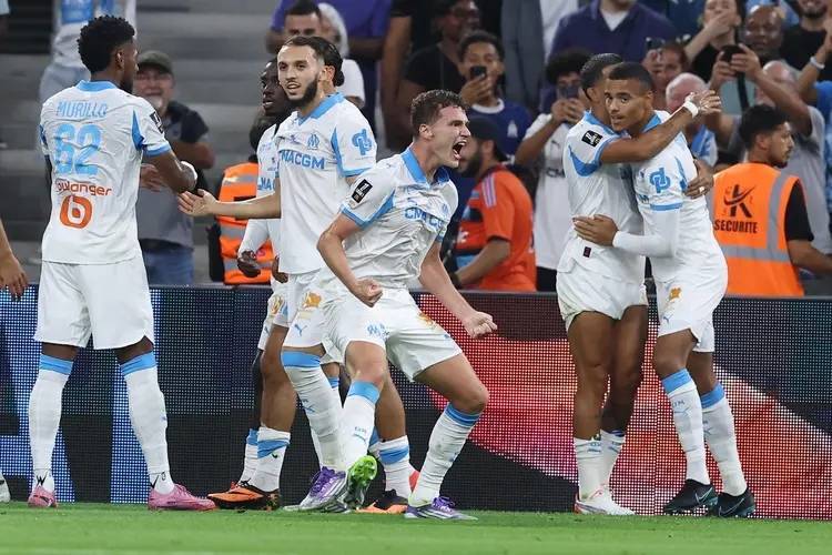 国米后防老化急需补强！21岁新星被盯紧，德比战左路首发或轮换