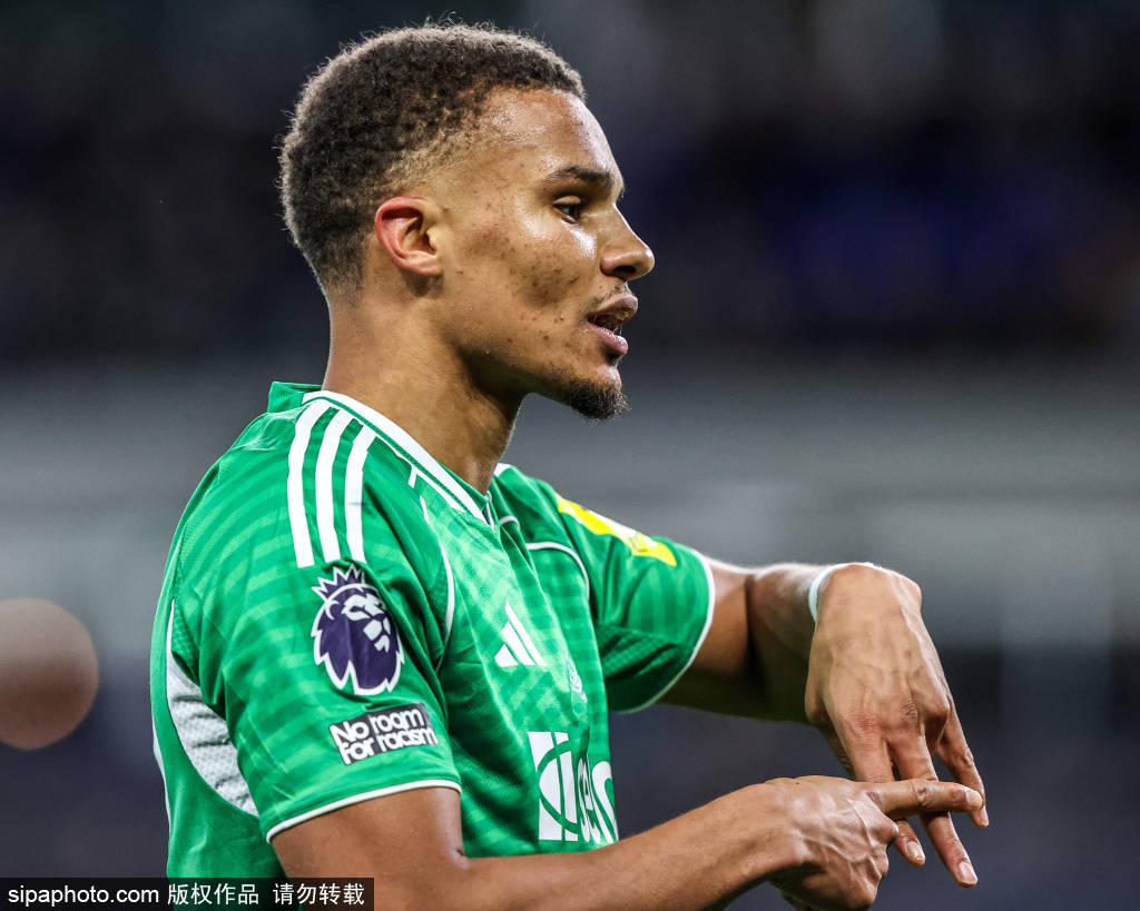 马利克·蒂亚乌：纽卡斯尔联的新守护神