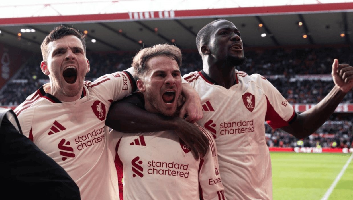 英超神剧情：补时绝杀太刺激，争四形势大乱：3大豪门积分相同